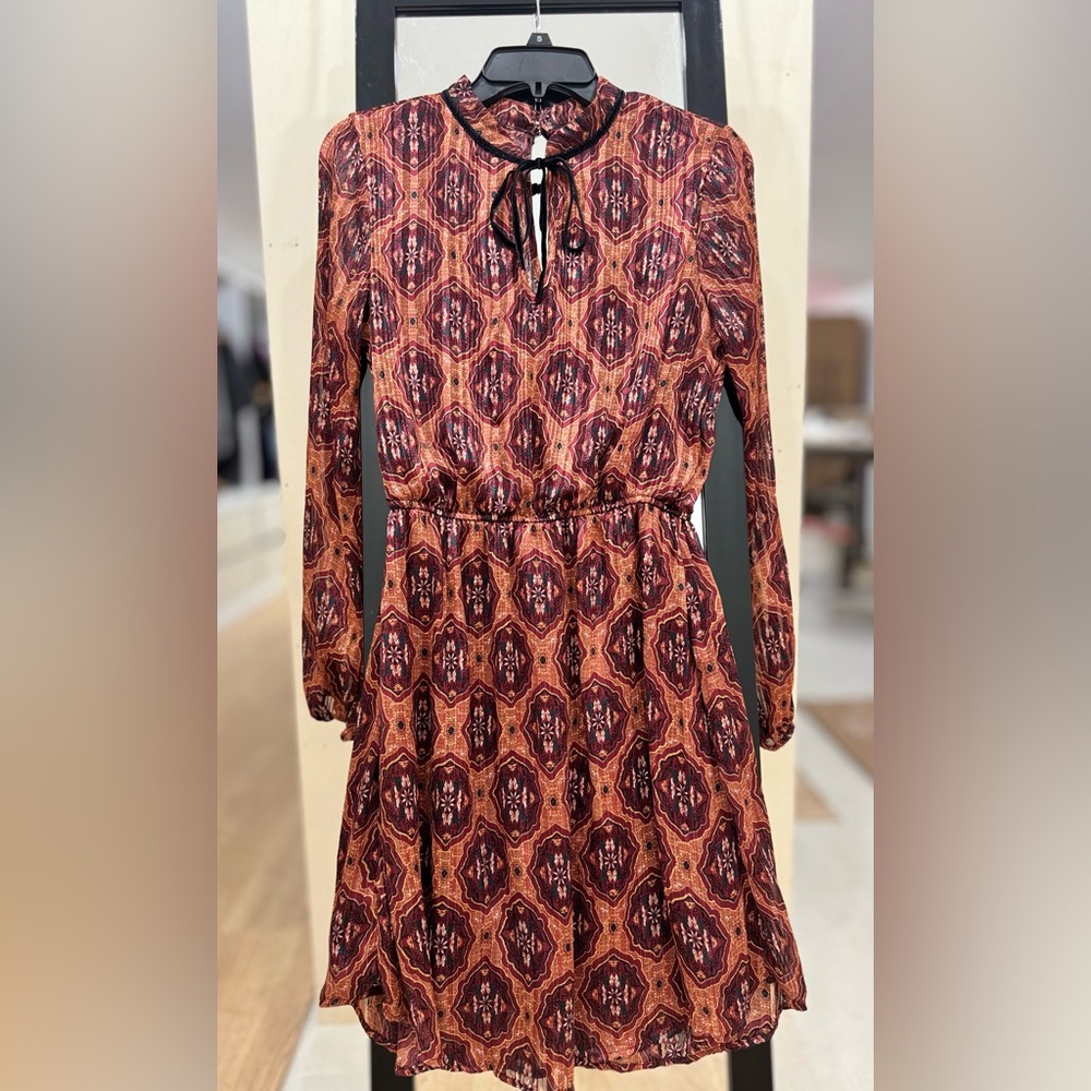 Xhilaration Burgundy Gold Patterned Long Sleeve Tie Neck Dress